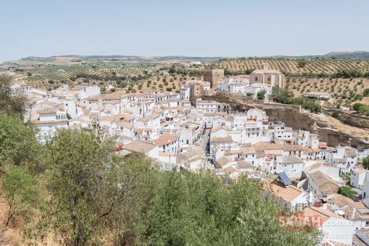 Kayalıkların altında bir kasaba: Setenil de las Bodegas