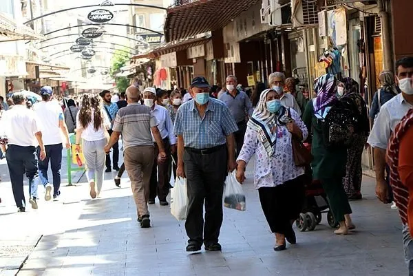 65 yaş üstü sokağa çıkma yasağı hakkında son dakika gelişmesi! Belirli saatlerde sokağa çıkma yasağı kararları peş peşe geliyor...