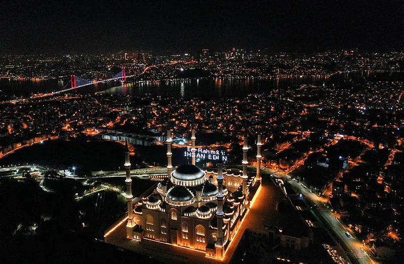Mesmerizing İstanbul'da Sahur Saat Kaçta? Moment in 4K Mesmerizing İstanbul'da Sahur Saat Kaçta? Moment in 4K