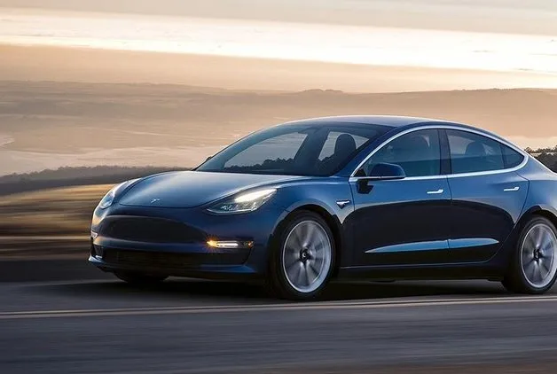 TESLA, 135 BİN ARACINI GERİ ÇAĞIRACAK