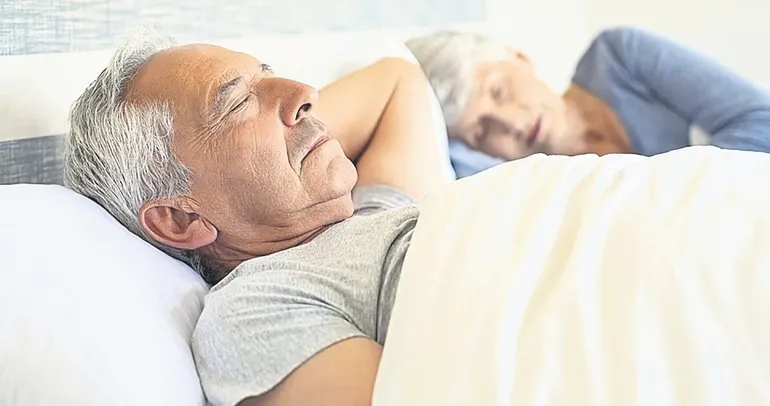Sırt ağrısı yaşlı erkeklerde uykusuzluk habercisi