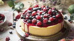 Bir dilimi yetmiyor! Orman meyveli cheesecake tarifi