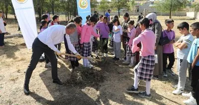 Ağrı’da öğrenciler “Yeşil Vatan” için fidan dikti #agri