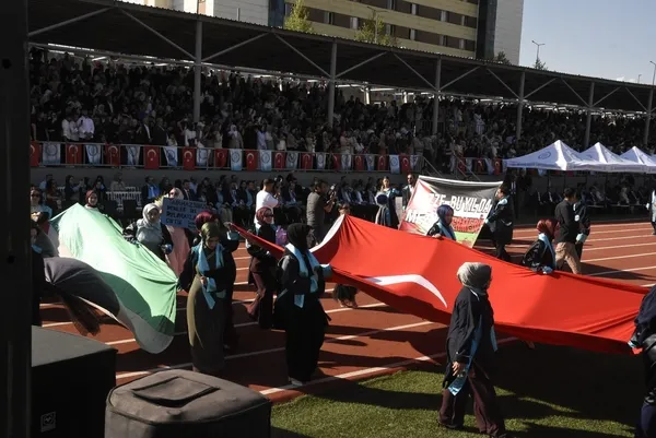 bitlis-eren-universitesinde-2-bin-800-ogrenci-kep-atti-1781201050148.jpg