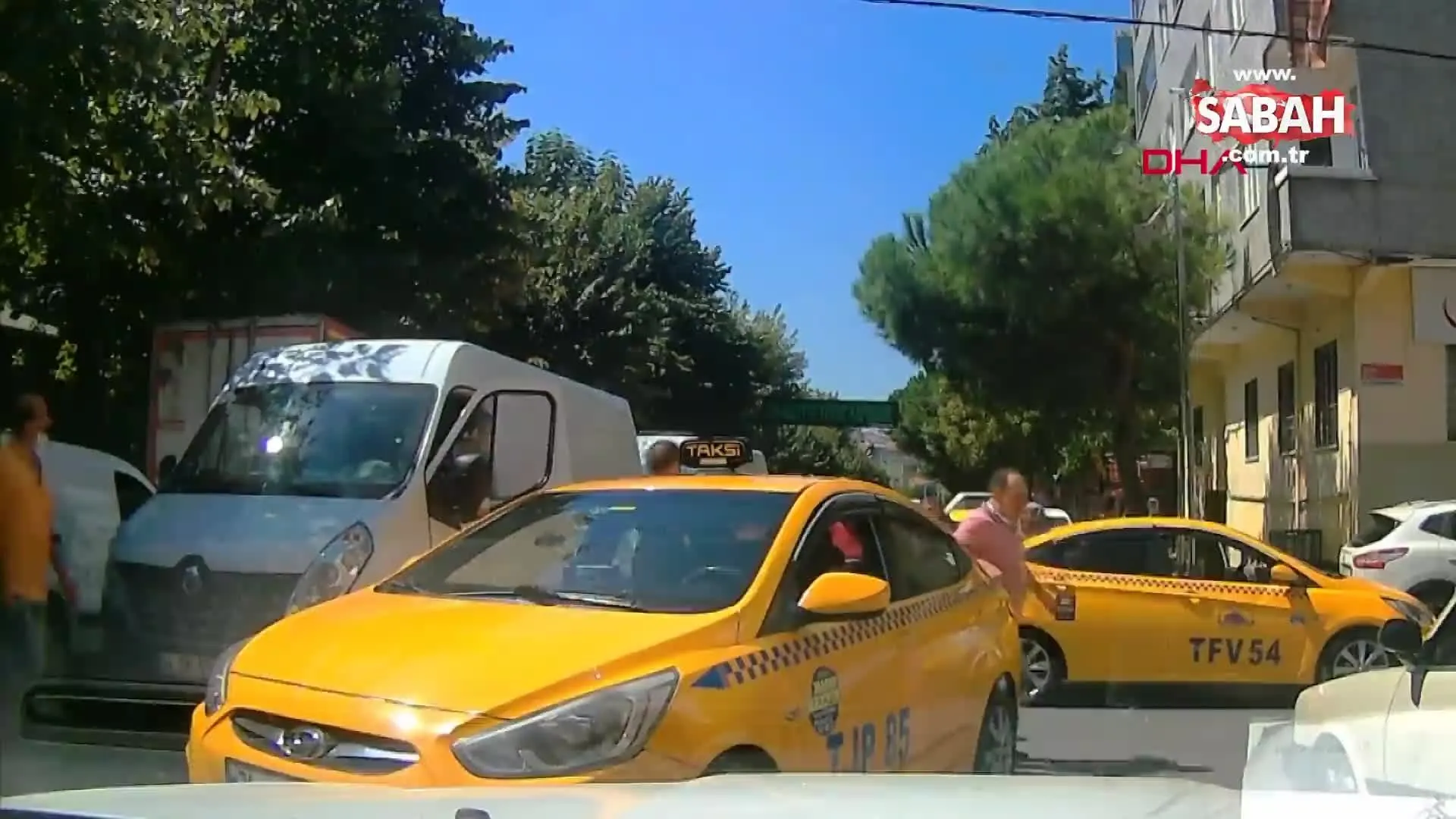 Son Dakika Haberi Istanbul Bagcilar Da Taksici Dehseti Sopa Ve Yumruklarla Birbirlerine Girdiler Video Videosunu Izle Son Dakika Haberleri