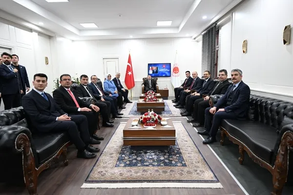 bakan-gurlek-12-yargi-paketimizle-ilgili-meslektaslarla-surekli-istisare-halindeyiz-1774622441291.jpg