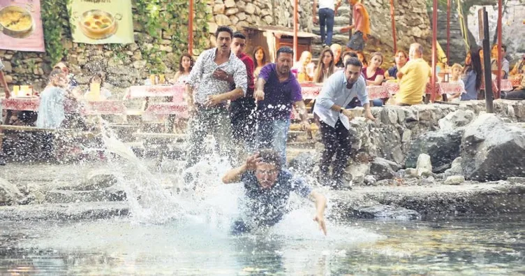 Nehirde kahkaha dolu anlar