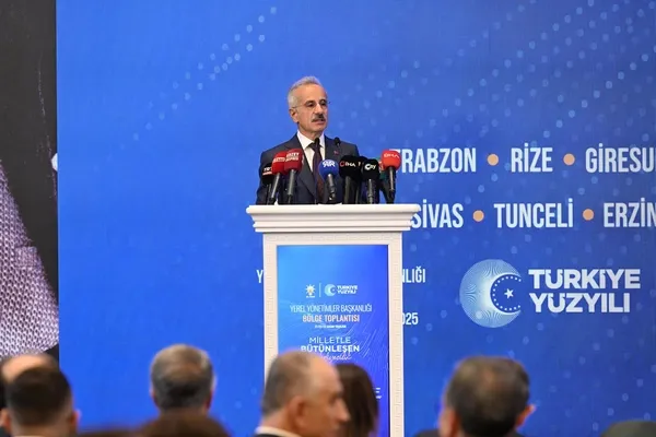 bakan-uraloglu-yht-ile-48-saatte-turkiye-turu-yapilacak-1763814855705.jpeg