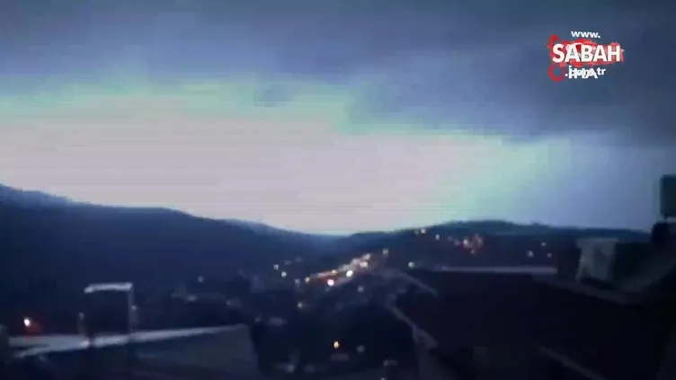 Hatay’da şimşekler geceyi aydınlattı