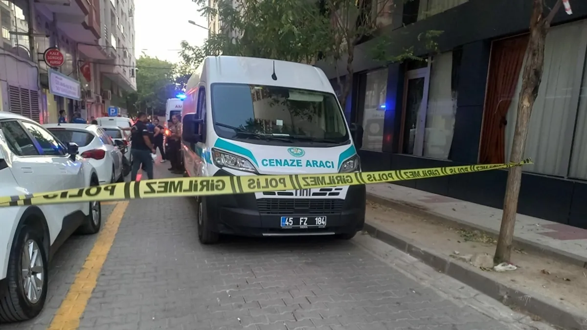 Manisa’da acı olay! Kötü koku ihbarı gerçeği ortaya çıkardı: Evde ölü bulundu Manisa’da acı olay! Kötü koku ihbarı gerçeği ortaya çıkardı: Evde ölü bulundu