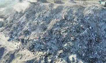 Molozlar ‘dağ’ gibi yükseliyor