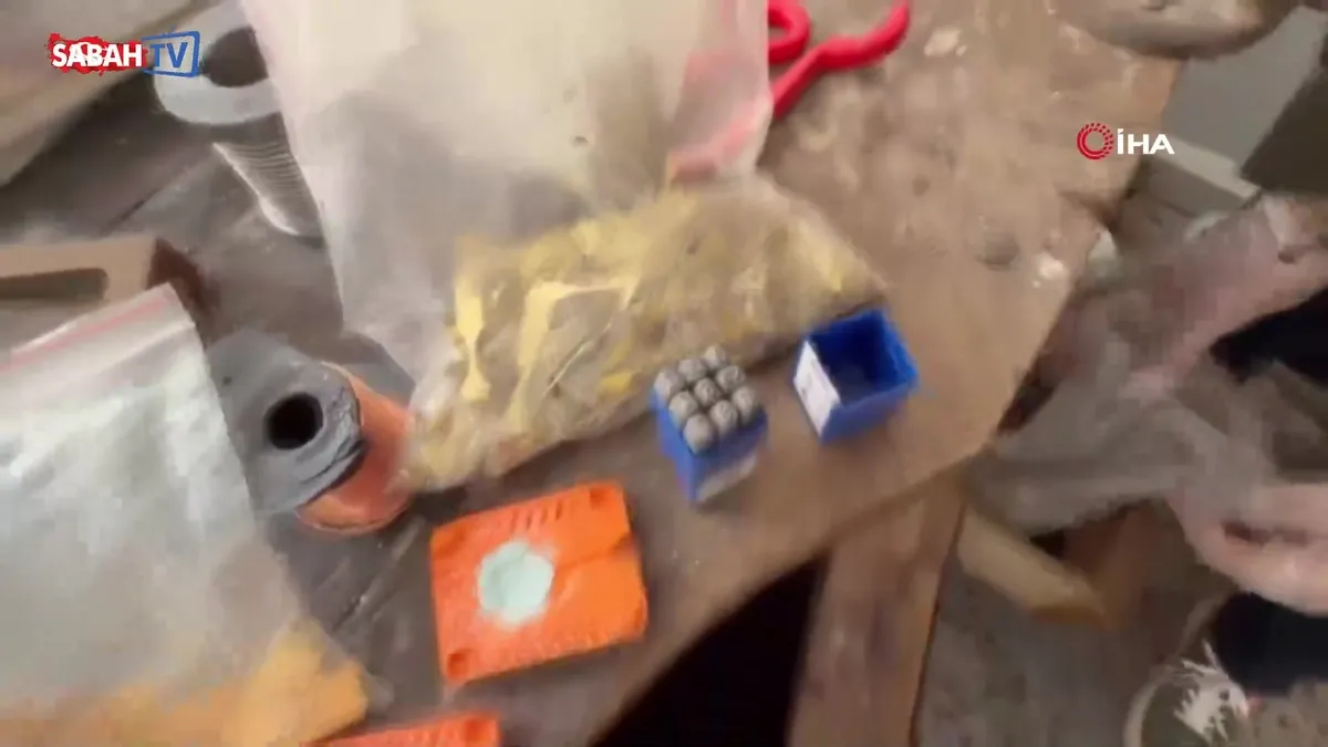 Sahte altın üretip satan şüphelilere operasyon: 8 kişi yakalandı | Video videosunu izle Sahte altın üretip satan şüphelilere operasyon: 8 kişi yakalandı | Video videosunu izle