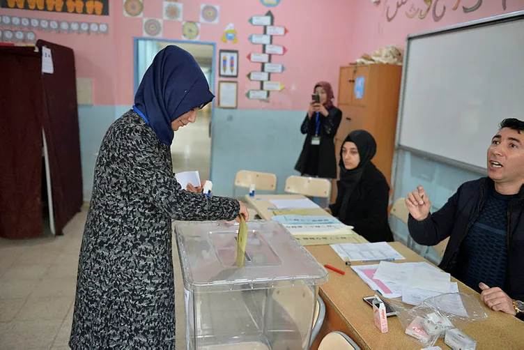 Türkiye sandık başında! 57 milyon seçmen tercihini yapıyor