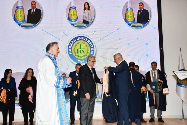 harran-universitesinde-akademik-basari-ve-odul-toreni-duzenlendi-1742840268852.jpg