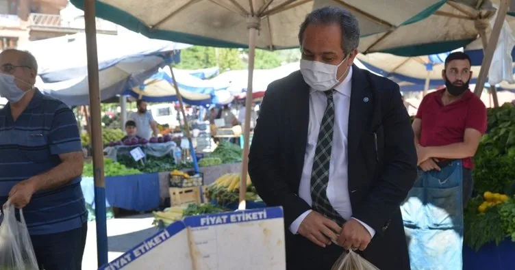 Bilim Kurulu Üyesi Prof. Dr. Mustafa Necmi İlhan, pazarda alışveriş yaparak vatandaşları uyardı