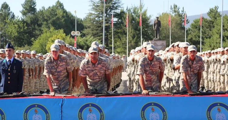 Türk Hava Kuvvetlerinin ‘tek’ er eğitim tugayında yemin töreni yapıldı