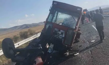 Hafif ticari aracın traktörle çarpıştı: 1 ölü, 5 yaralı #kars