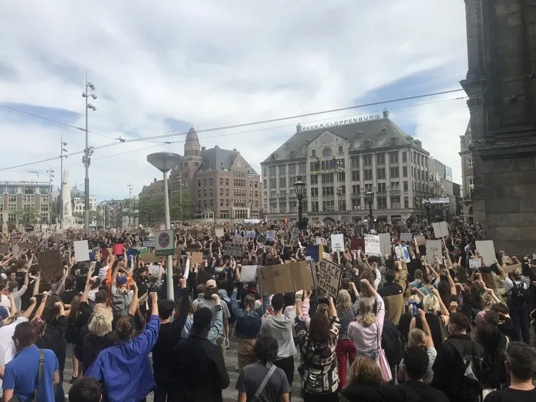 ABD'de George Floyd'un öldürülmesinin ardından başlayan protestolar hızla yayılıyor! Çok sayıda ülkeye sıçradı