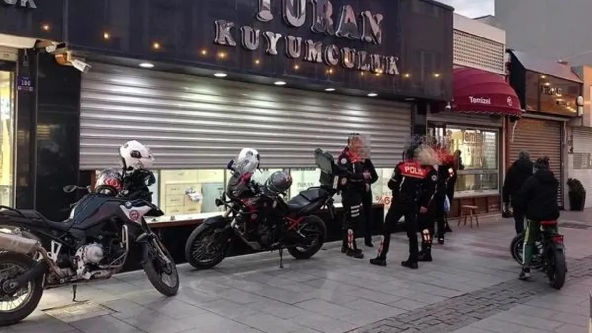 Çanakkale’de akılalmaz yöntemle dev vurgun: Kuyumcuda imitasyon altın oyunu! Tutuklama sonrası acil villa… Çanakkale’de akılalmaz yöntemle dev vurgun: Kuyumcuda imitasyon altın oyunu! Tutuklama sonrası acil villa…