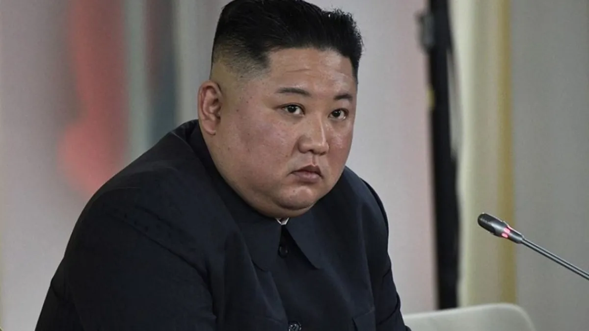 Kim Jong-un’dan dikkat çeken ziyaret: Kızıyla verdiği pozlar “varis” iddialarını güçlendirdi Kim Jong-un’dan dikkat çeken ziyaret: Kızıyla verdiği pozlar “varis” iddialarını güçlendirdi