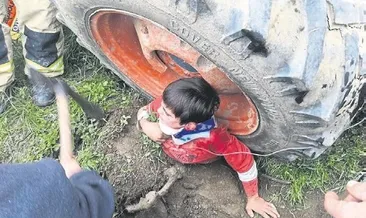 Traktörün altında hayata tutundu