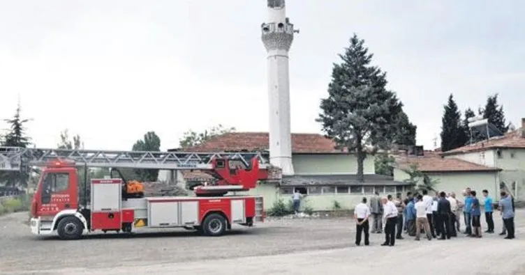 Minareyi yıktı apartmanı yaktı