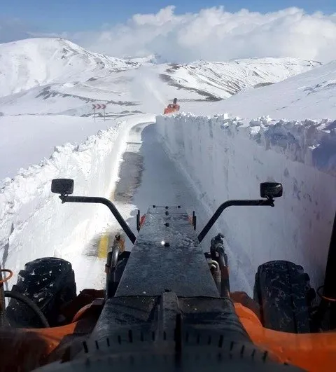 Baharda 4 metre karla mücadele