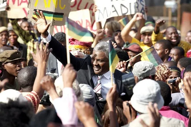 Mandela: Özgürlüğe Giden Uzun Yol filminden kareler