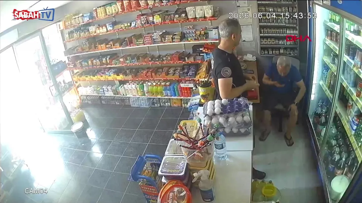 Nefes borusuna şeker kaçan bakkalı, polis Heimlich manevrasıyla kurtardı videosunu izle Nefes borusuna şeker kaçan bakkalı, polis Heimlich manevrasıyla kurtardı videosunu izle