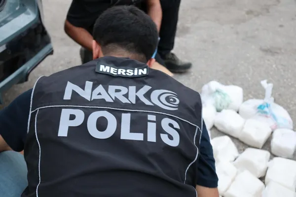 tarsusta-31-kilo-550-gram-metamfetamin-ile-ele-gecirilen-7-kisi-tutuklandi-1759075966184.jpg