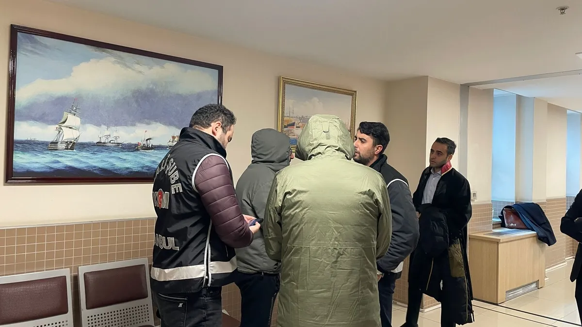 Son dakika: İstanbul’da Üsküdar Devlet Hastanesi’nde rüşvet alan 2 doktor adliyeye geldi Son dakika: İstanbul’da Üsküdar Devlet Hastanesi’nde rüşvet alan 2 doktor adliyeye geldi