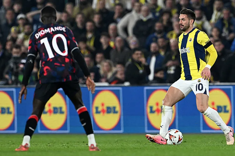 Son dakika haberi: Fenerbahçe’de 3 yıldız hakkında karar çıktı! Dzeko, Tadic ve Cenk Tosun’da flaş gelişme...