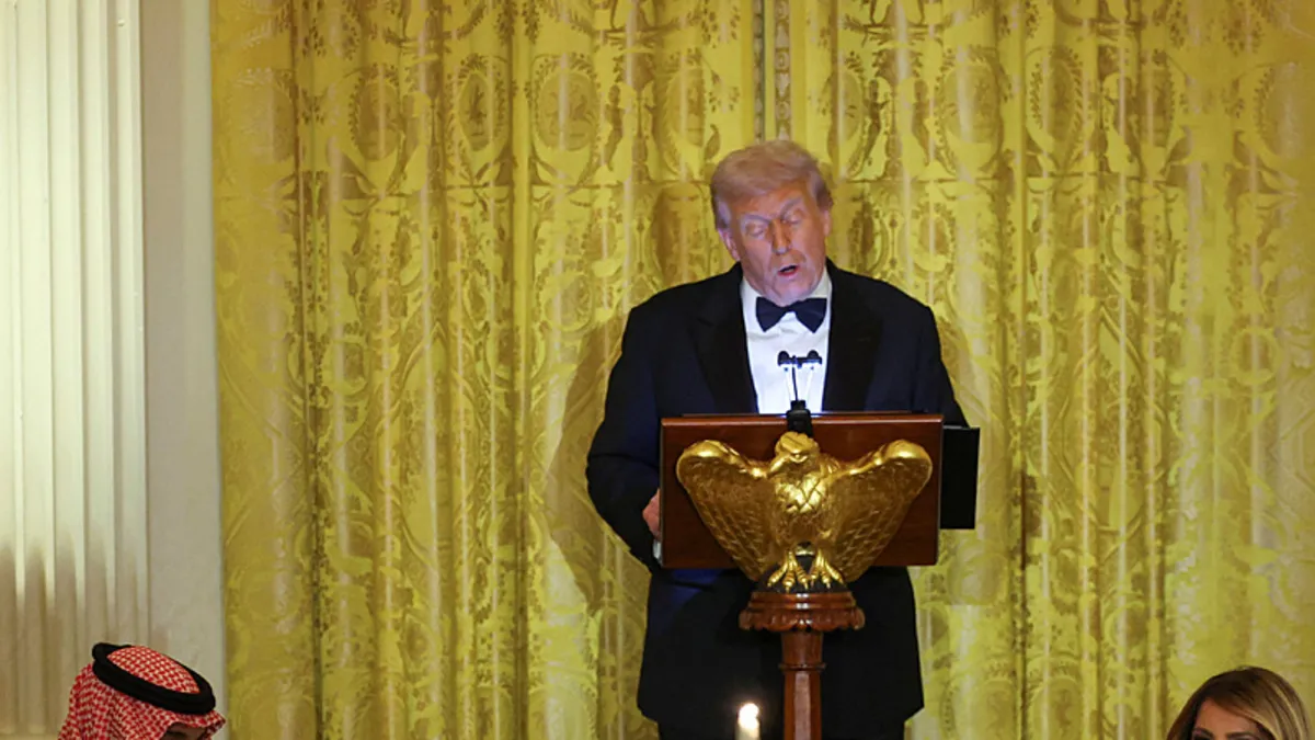 Trump, Suudi Arabistan’ı “NATO Üyesi Olmayan Önemli Müttefik” olarak tanıdıklarını açıkladı! Trump, Suudi Arabistan’ı “NATO Üyesi Olmayan Önemli Müttefik” olarak tanıdıklarını açıkladı!