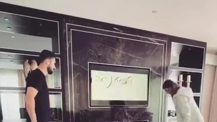 Galatasaraylı Emre Akbaba evde böyle çalışıyor