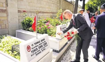 Vali Gül’den şehitlere karanfil