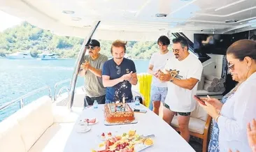 Orhan Gencebay’ın teknede 81. yaş günü kutlaması