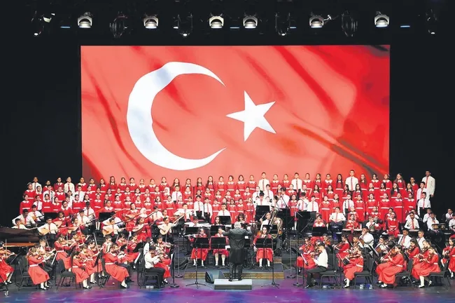 turkiye-yuzyilinin-ilk-cocuk-orkestrasi-1745679626708.jpeg