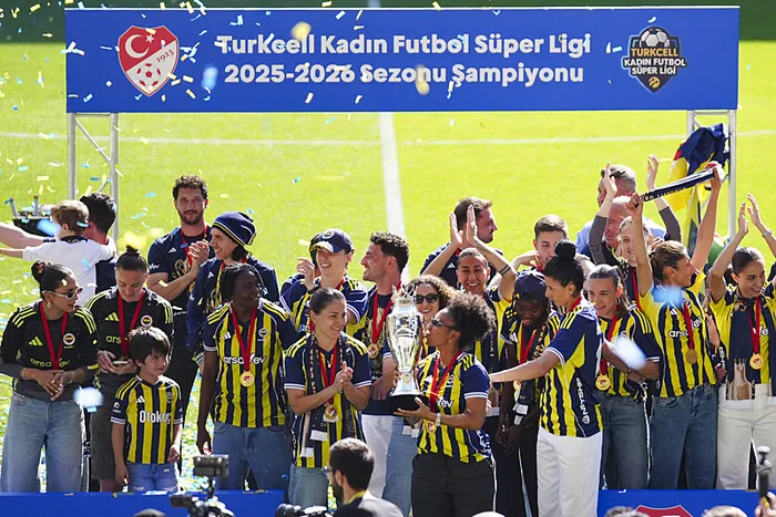 fenerbahce-arsavev-sampiyonluk-kupasini-aldi-1779207788024.jpeg