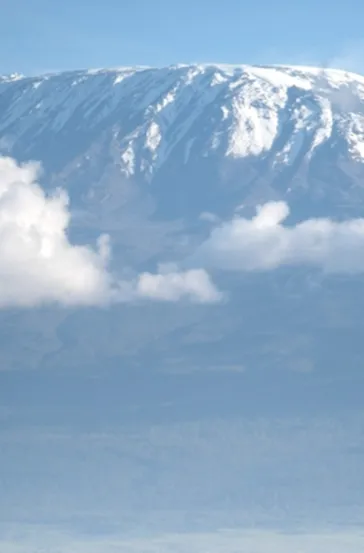 Tanzanya’da helikopter dağa çakıldı: 5 ölü