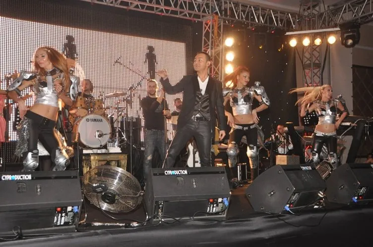 Serdar Ortaç, Kıbrıs konserinde dert yandı