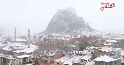 Afyonkarahisar kar yağışıyla birlikte beyaza büründü | Video