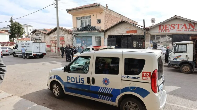 Kan donduran cinayet: Ablasını eve girince böyle buldu...