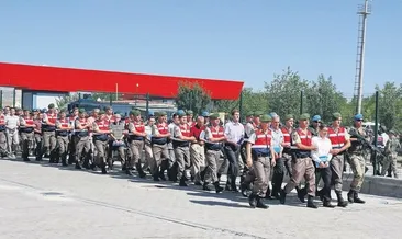 Darbeci general kendisini ele verdi