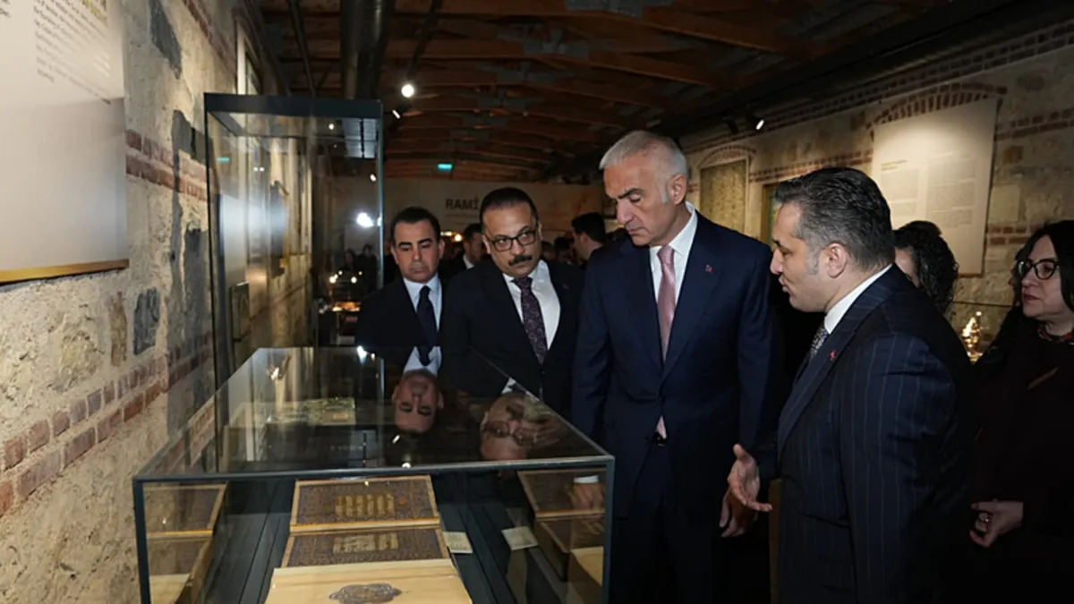 Kültür ve Turizm Bakanı Ersoy açıkladı: Çalınan 2 İznik çinisi Türkiye’ye iade edildi! Kültür ve Turizm Bakanı Ersoy açıkladı: Çalınan 2 İznik çinisi Türkiye’ye iade edildi!