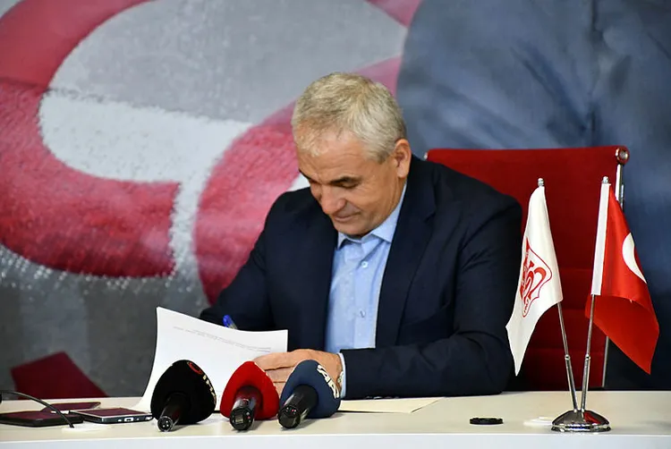 riza-calimbay-bu-yil-hedefimiz-hem-lig-hem-de-avrupa-kupalari-1623225665590.jpg