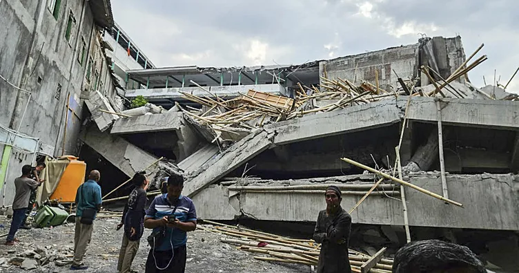Endonezya’da okul tadilatı faciaya dönüştü: Öğrenciler enkaz altında kaldı
