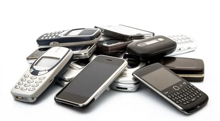 Sakın çöpe atmayın, eski telefonlarınızda altın var!