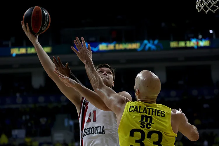 euroleaguede-fenerbahce-beko-baskoniayi-rekor-kirarak-devirdi-1709324134372.jpeg