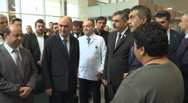 manisada-ogrencilere-silahli-saldiri-bakan-ciftciden-ailelere-sorumluluk-cagrisi-tufegi-duvara-asip-orada-tutm-1790095529791.png (1275×700)
