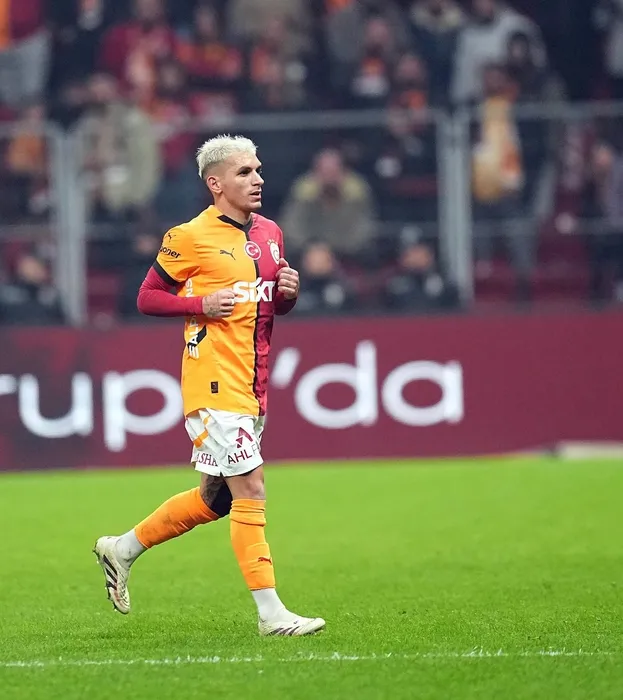 Torreira Devrim Özkan’dan ayrılık sorusuna esti gürledi: Bir daha sakın!